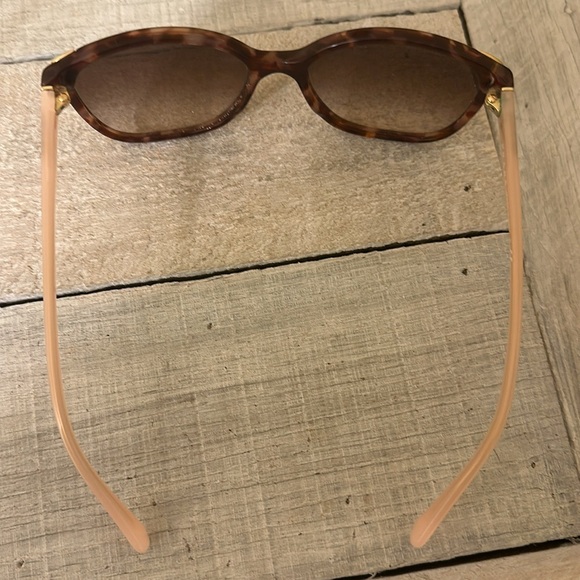 Prada sunglasses good condition - Picture 3 of 4